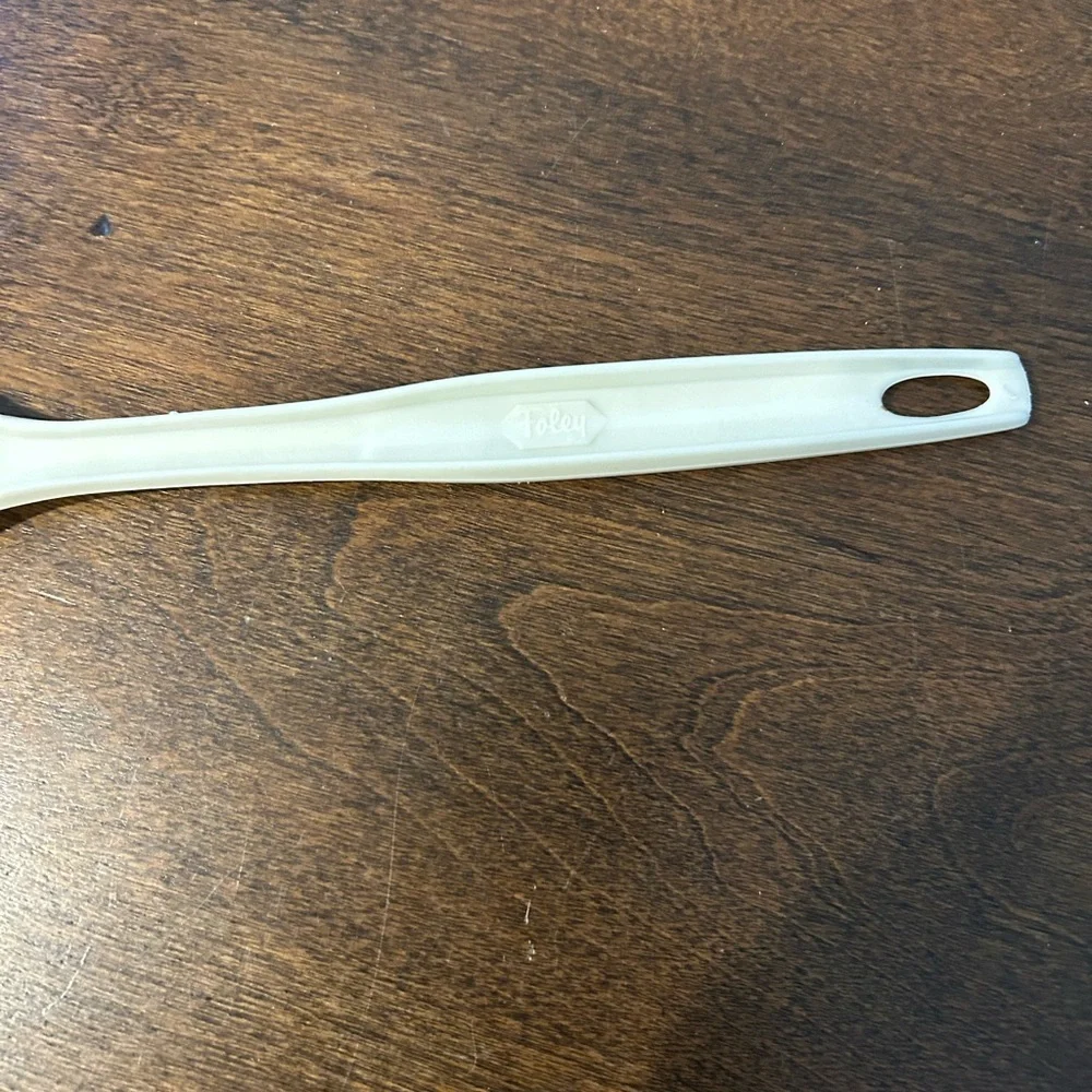 Vintage Foley Bone Color Plastic Spoon Kitchen Dipper Utensil Farmhouse In VGUC